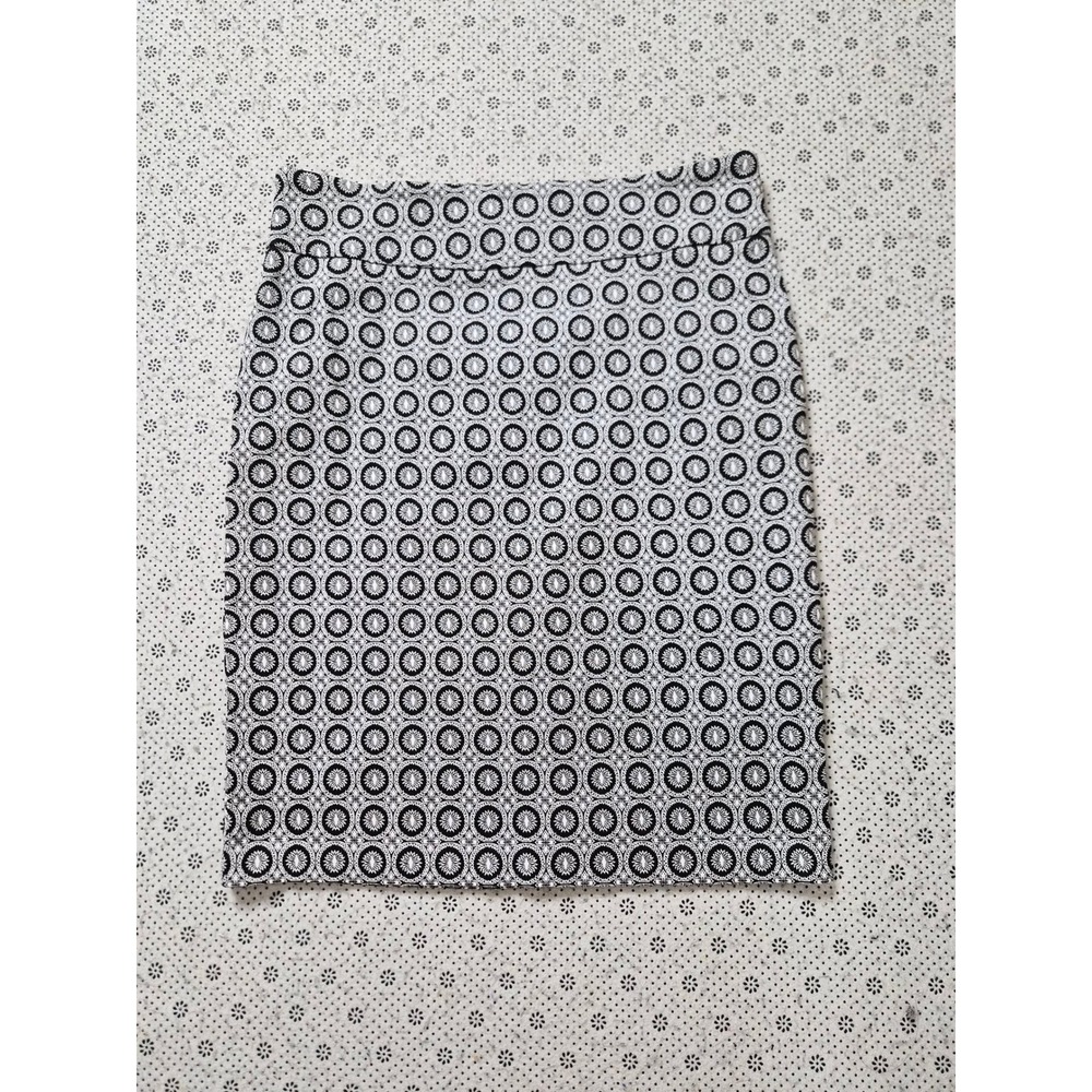 SOHO Apparel Ltd Black White Geometric Medallion Pencil Skirt  Size  L